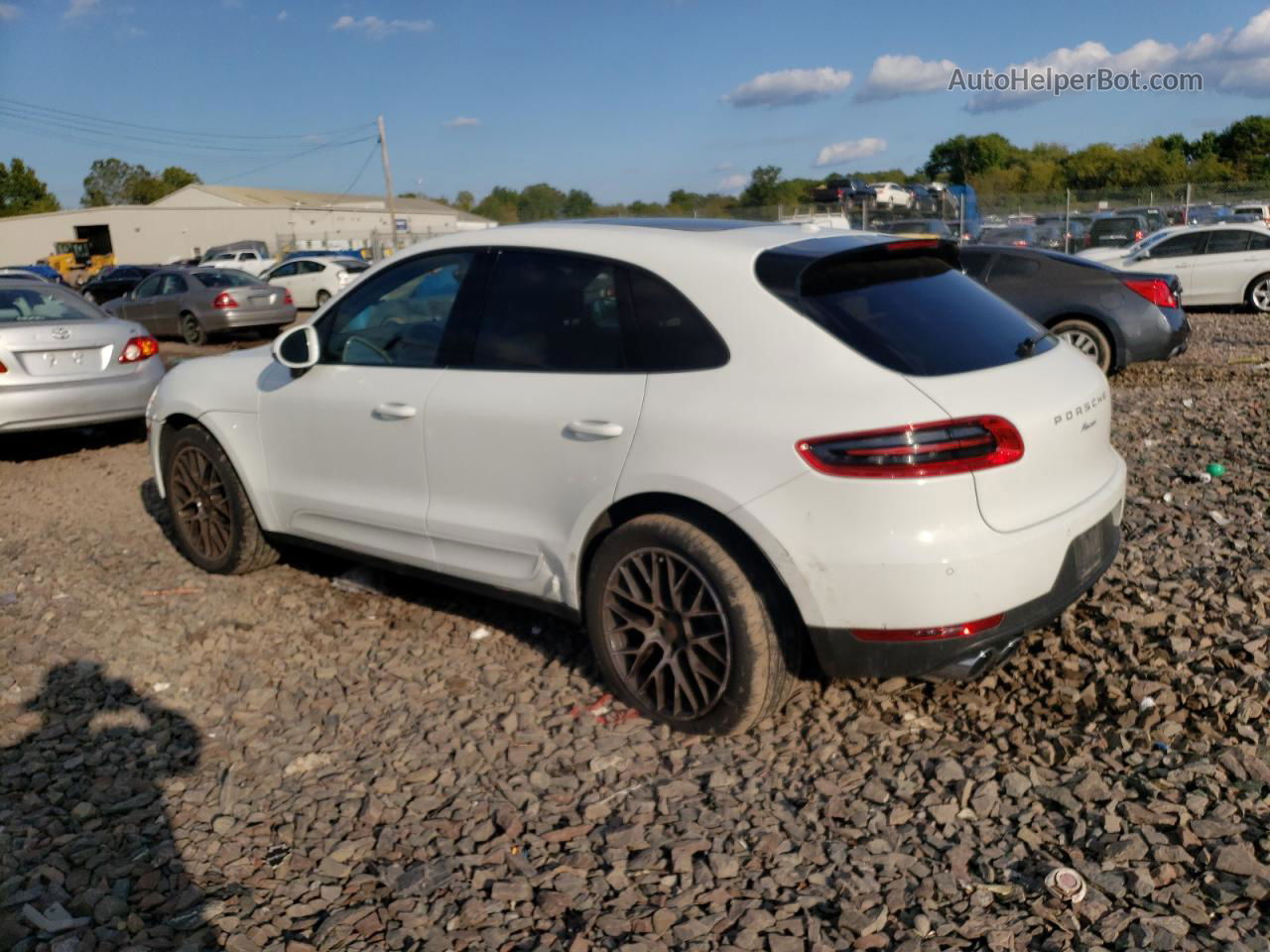 2018 Porsche Macan  White vin: WP1AA2A59JLB24015