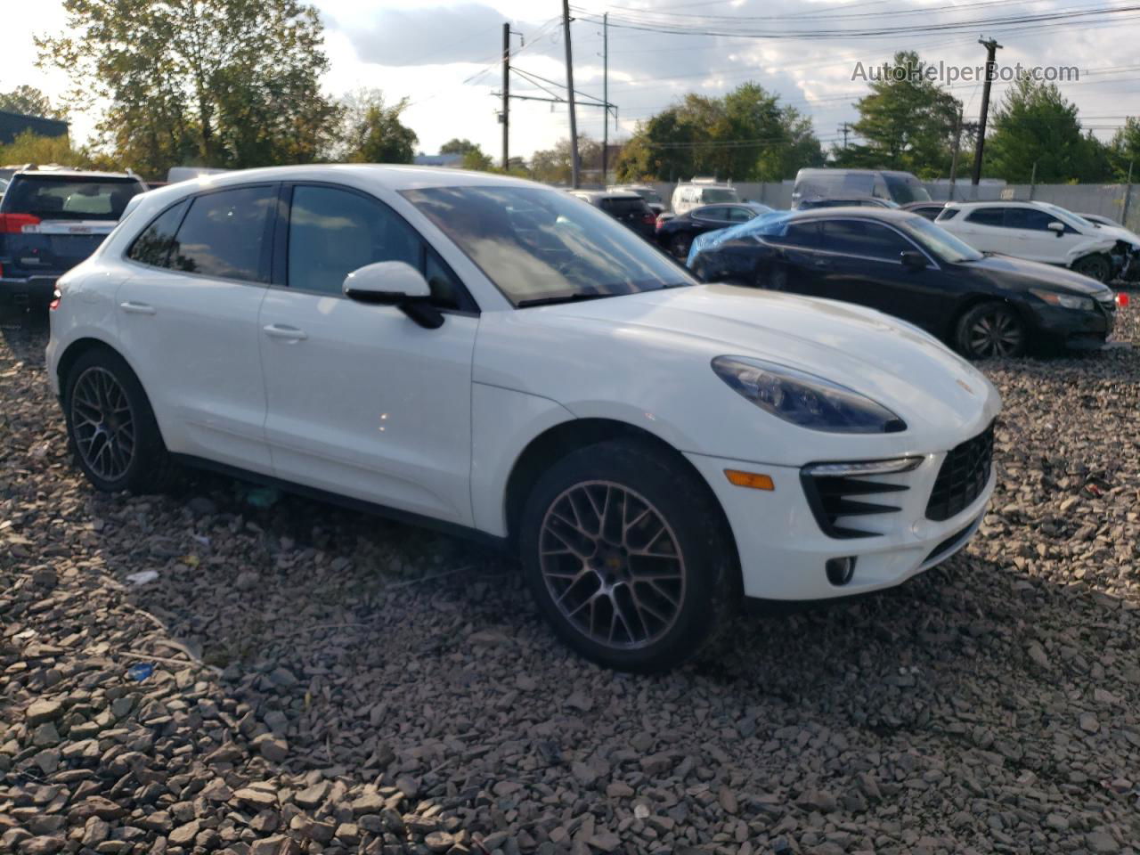 2018 Porsche Macan  White vin: WP1AA2A59JLB24015