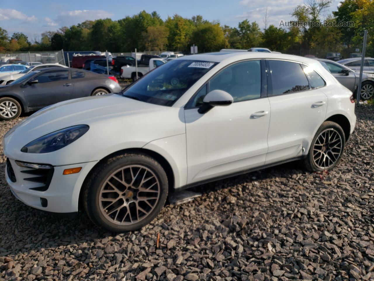 2018 Porsche Macan  White vin: WP1AA2A59JLB24015