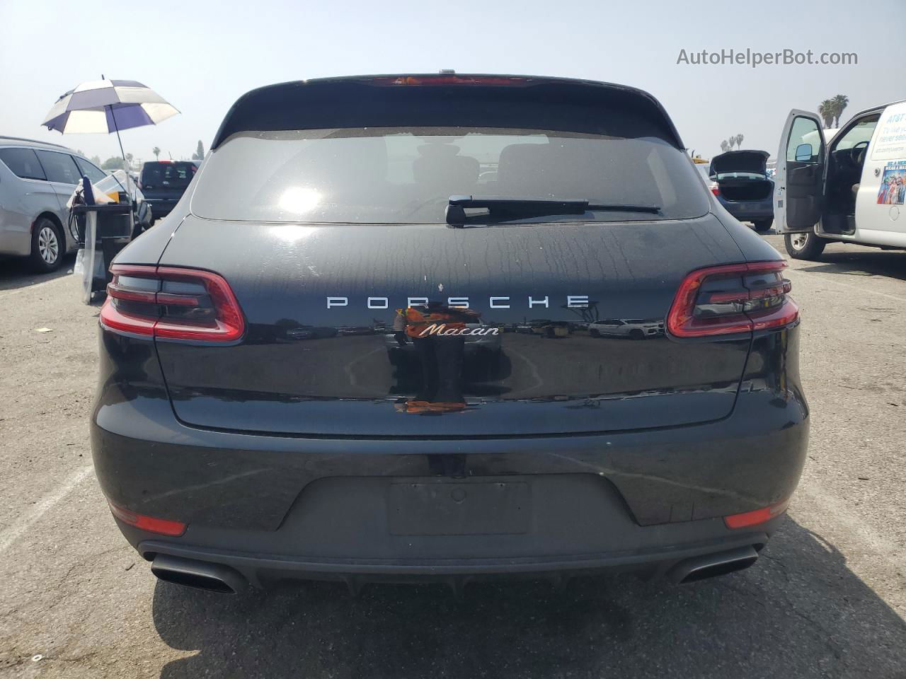 2017 Porsche Macan  Black vin: WP1AA2A5XHLB00042