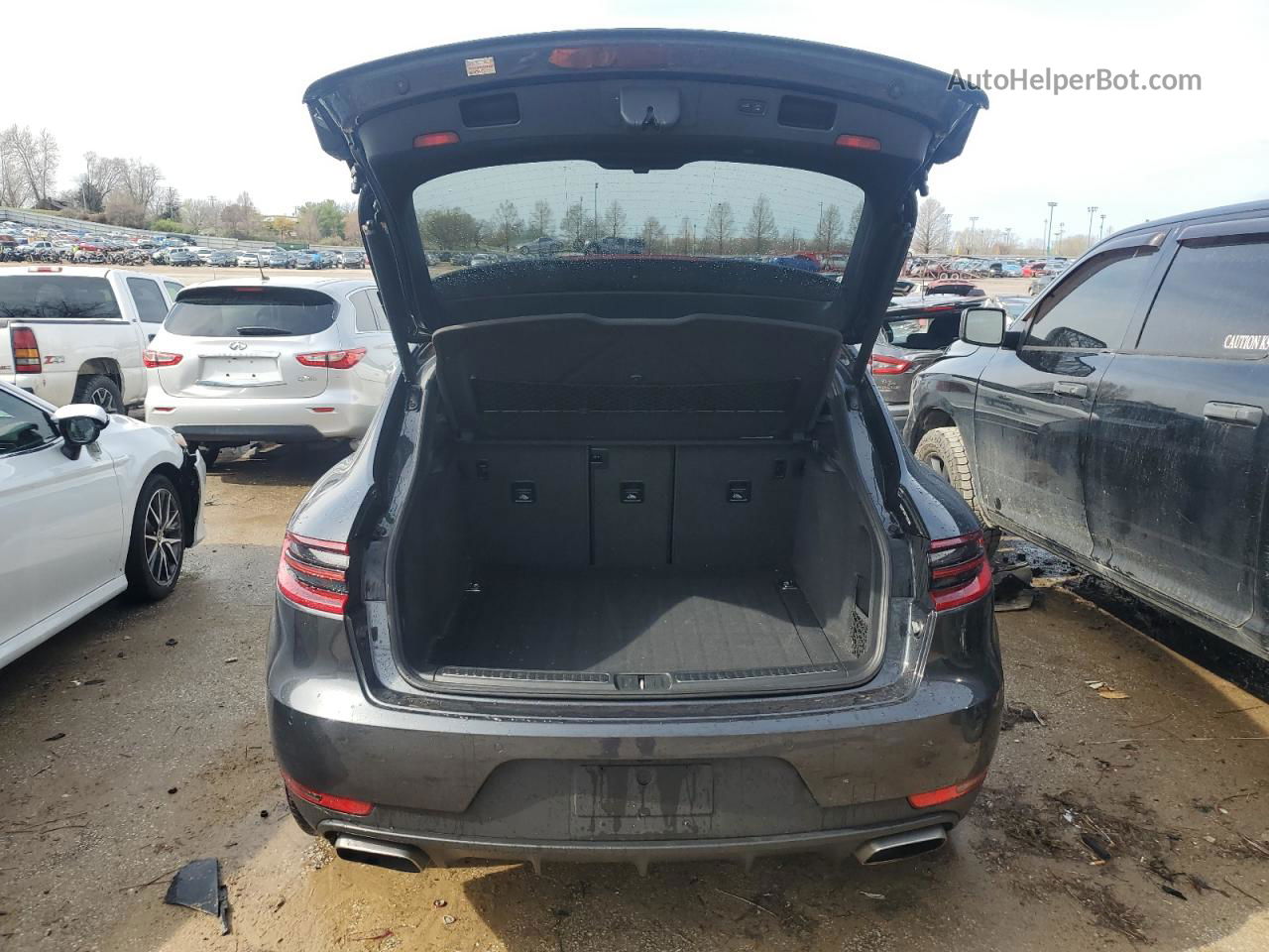 2017 Porsche Macan  Gray vin: WP1AA2A5XHLB01000