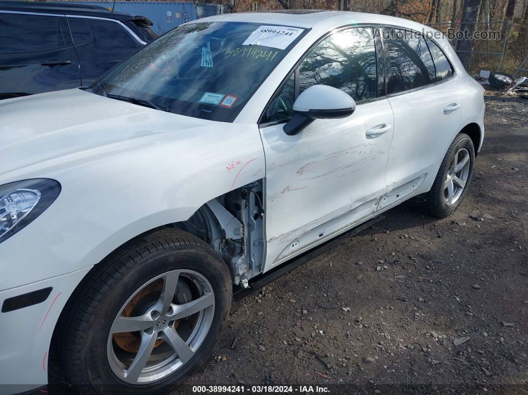 2017 Porsche Macan   White vin: WP1AA2A5XHLB09033