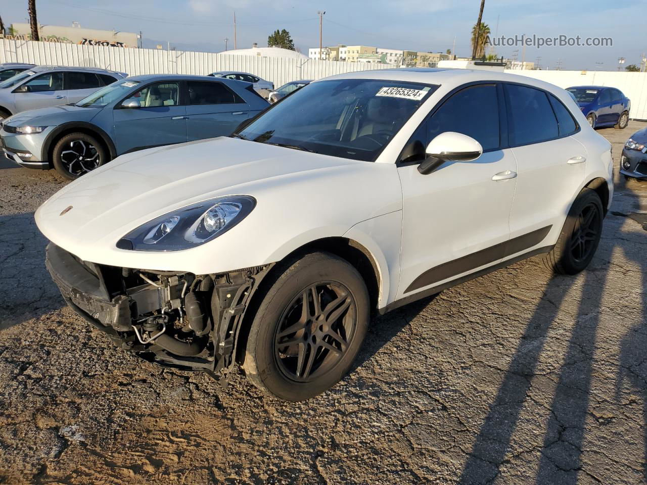 2017 Porsche Macan  White vin: WP1AA2A5XHLB80524