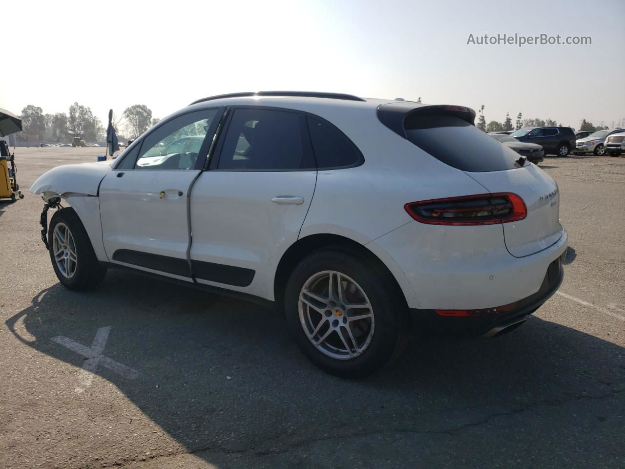 2017 Porsche Macan  White vin: WP1AA2A5XHLB82693