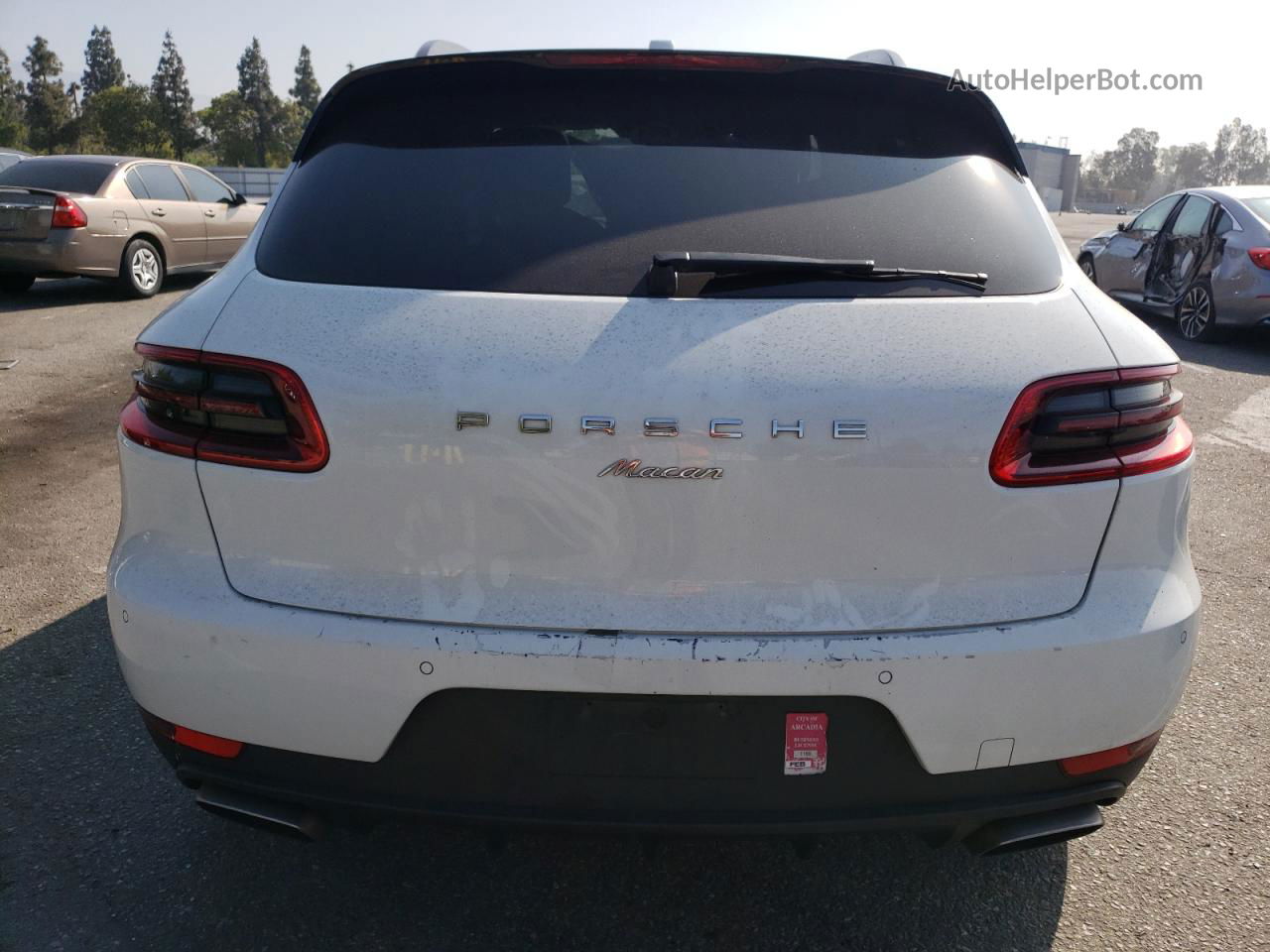 2017 Porsche Macan  White vin: WP1AA2A5XHLB82693