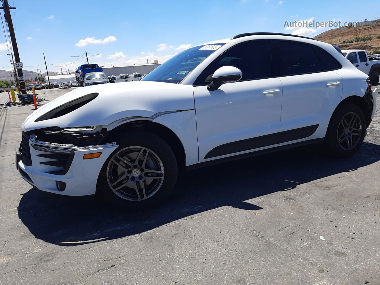 2017 Porsche Macan  White vin: WP1AA2A5XHLB82984