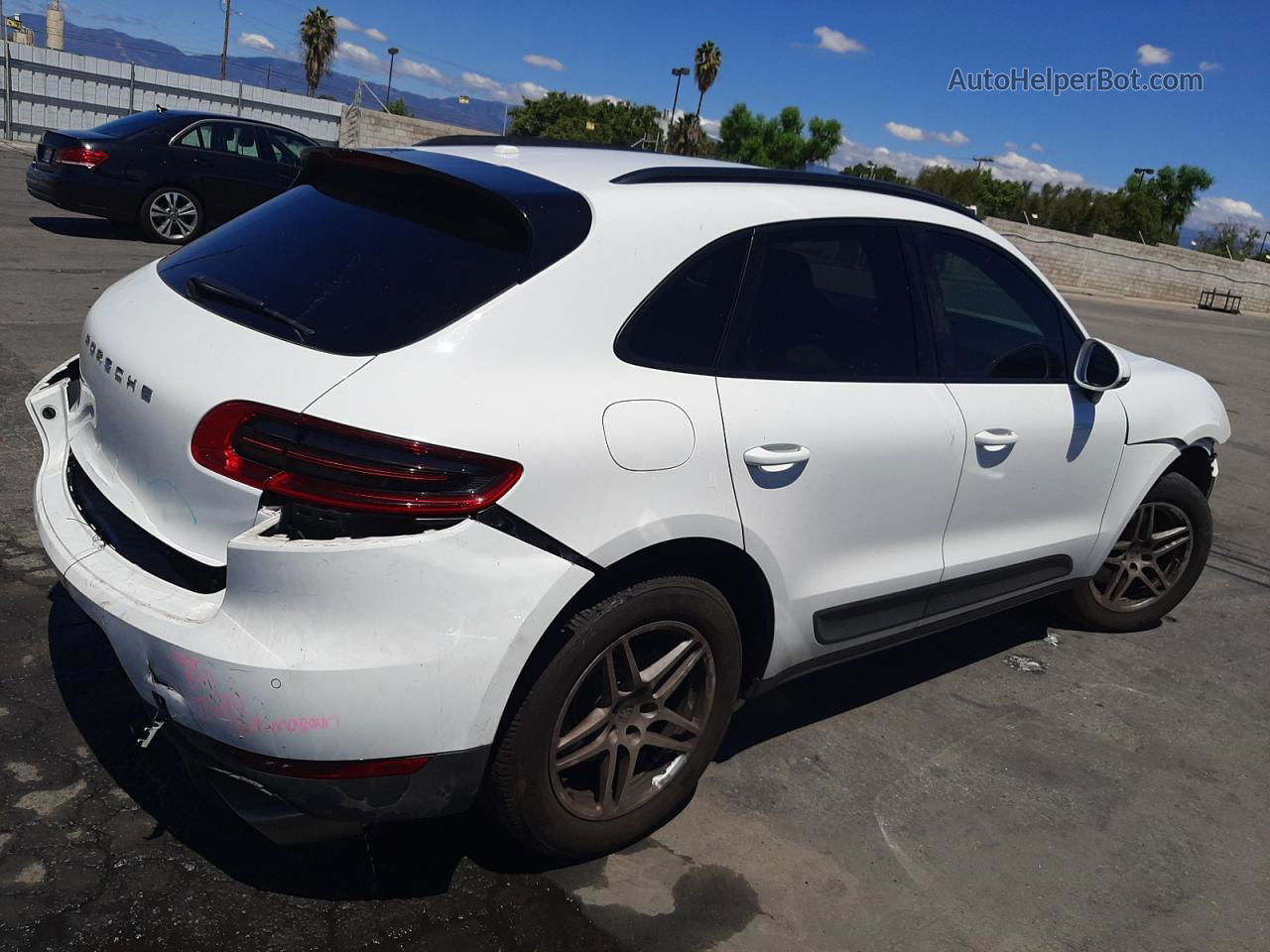 2017 Porsche Macan  White vin: WP1AA2A5XHLB82984