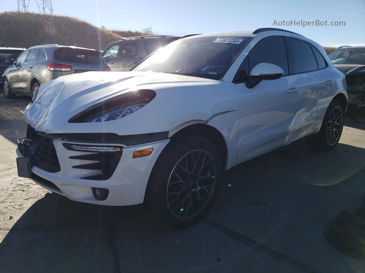 2018 Porsche Macan  White vin: WP1AA2A5XJLB05361