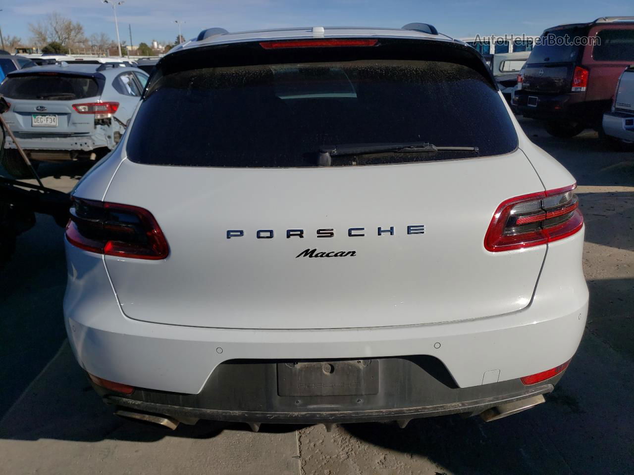 2018 Porsche Macan  White vin: WP1AA2A5XJLB05361