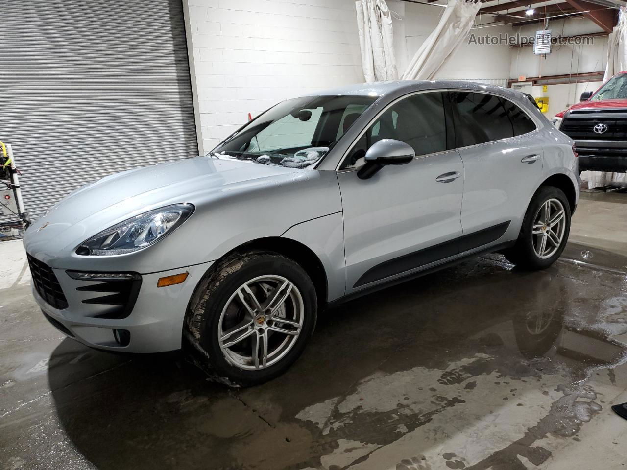 2018 Porsche Macan S Silver vin: WP1AB2A50JLB32758