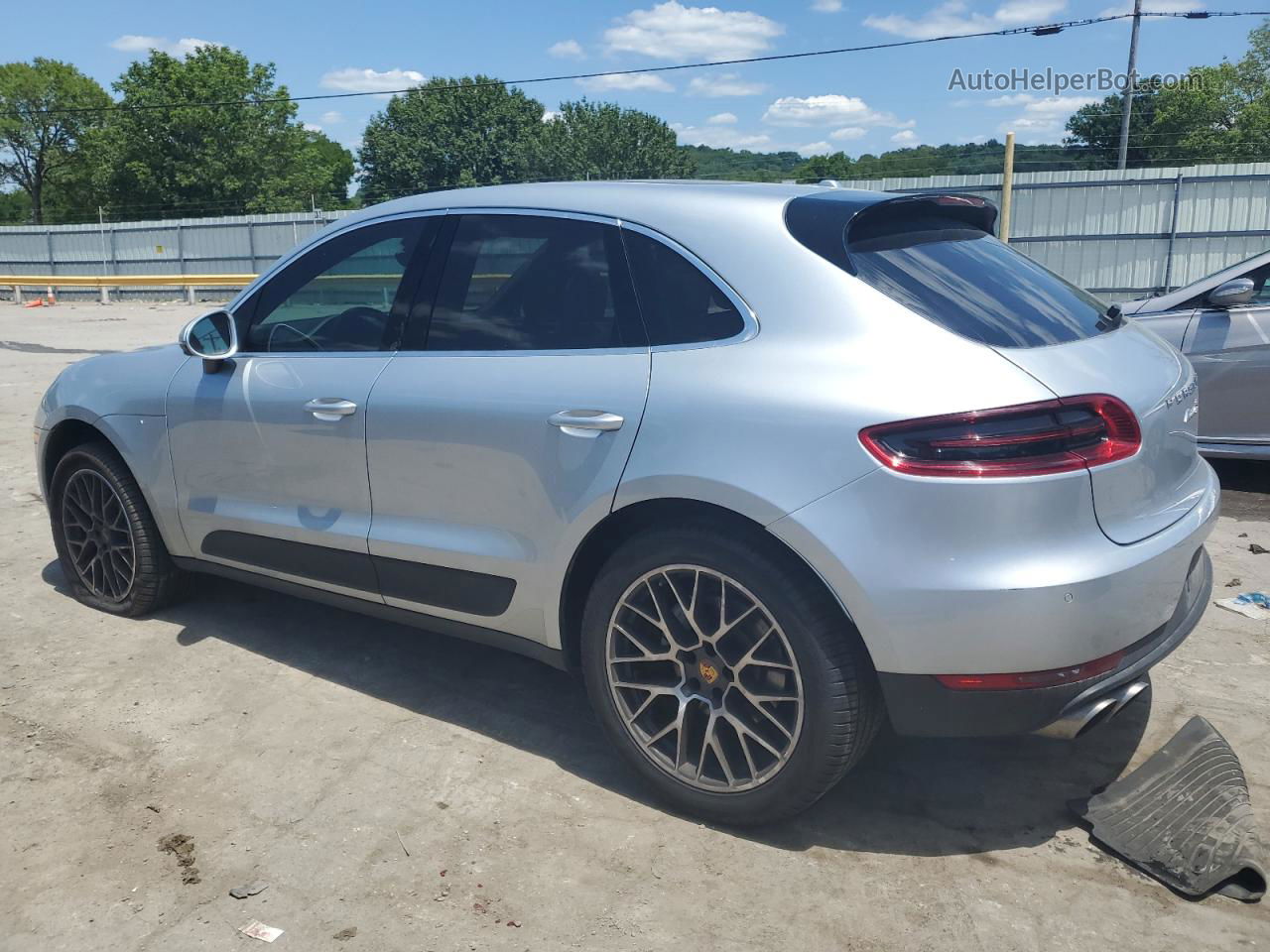 2017 Porsche Macan S Silver vin: WP1AB2A52HLB13929