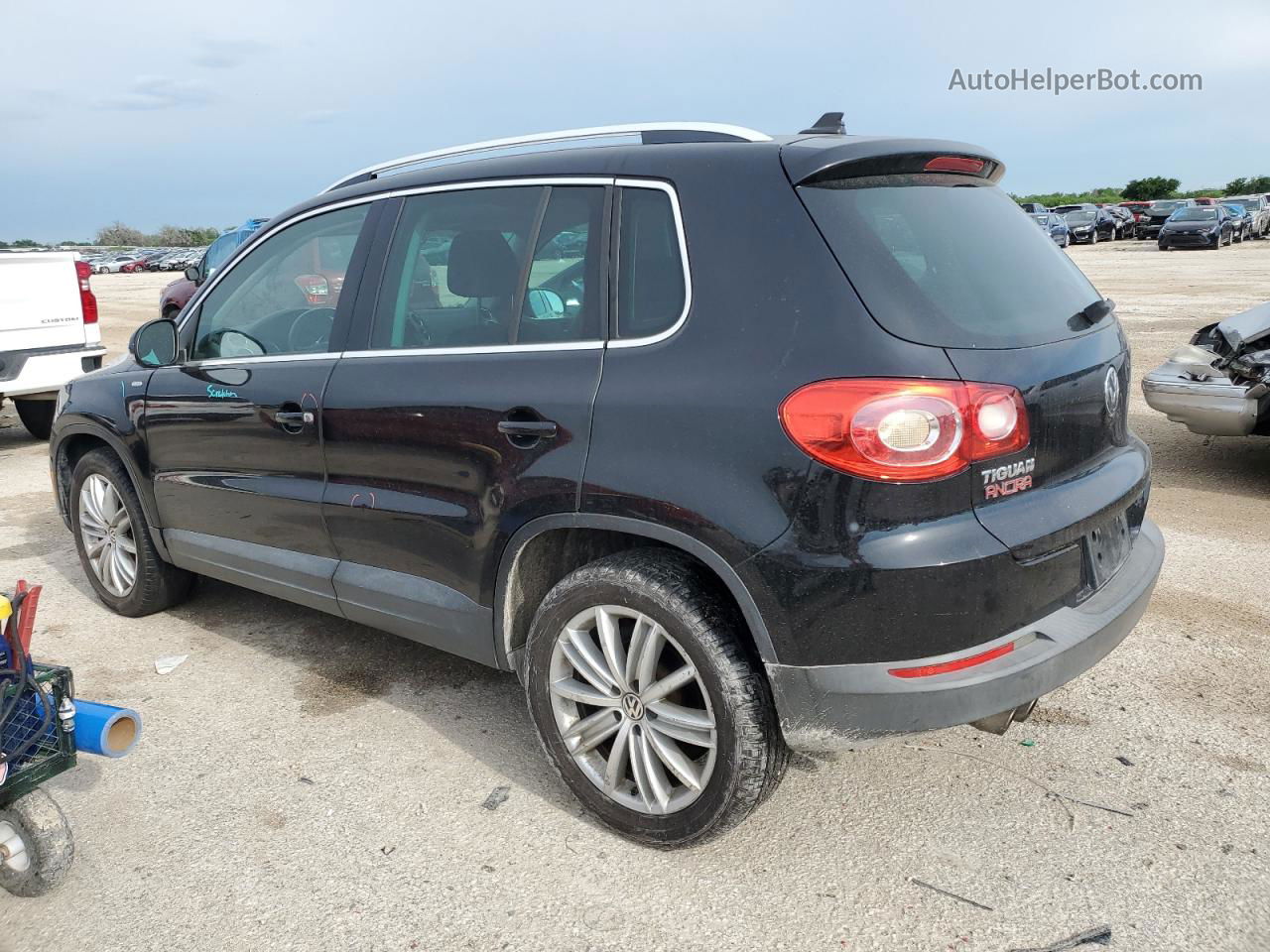 2010 Volkswagen Tiguan S Black vin: WVGAV7AX0AW524348