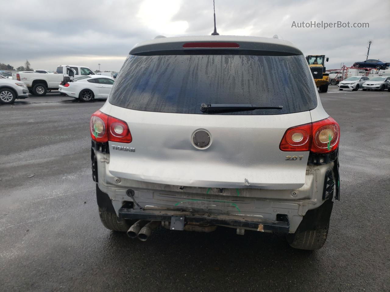 2010 Volkswagen Tiguan S Silver vin: WVGAV7AX0AW538153