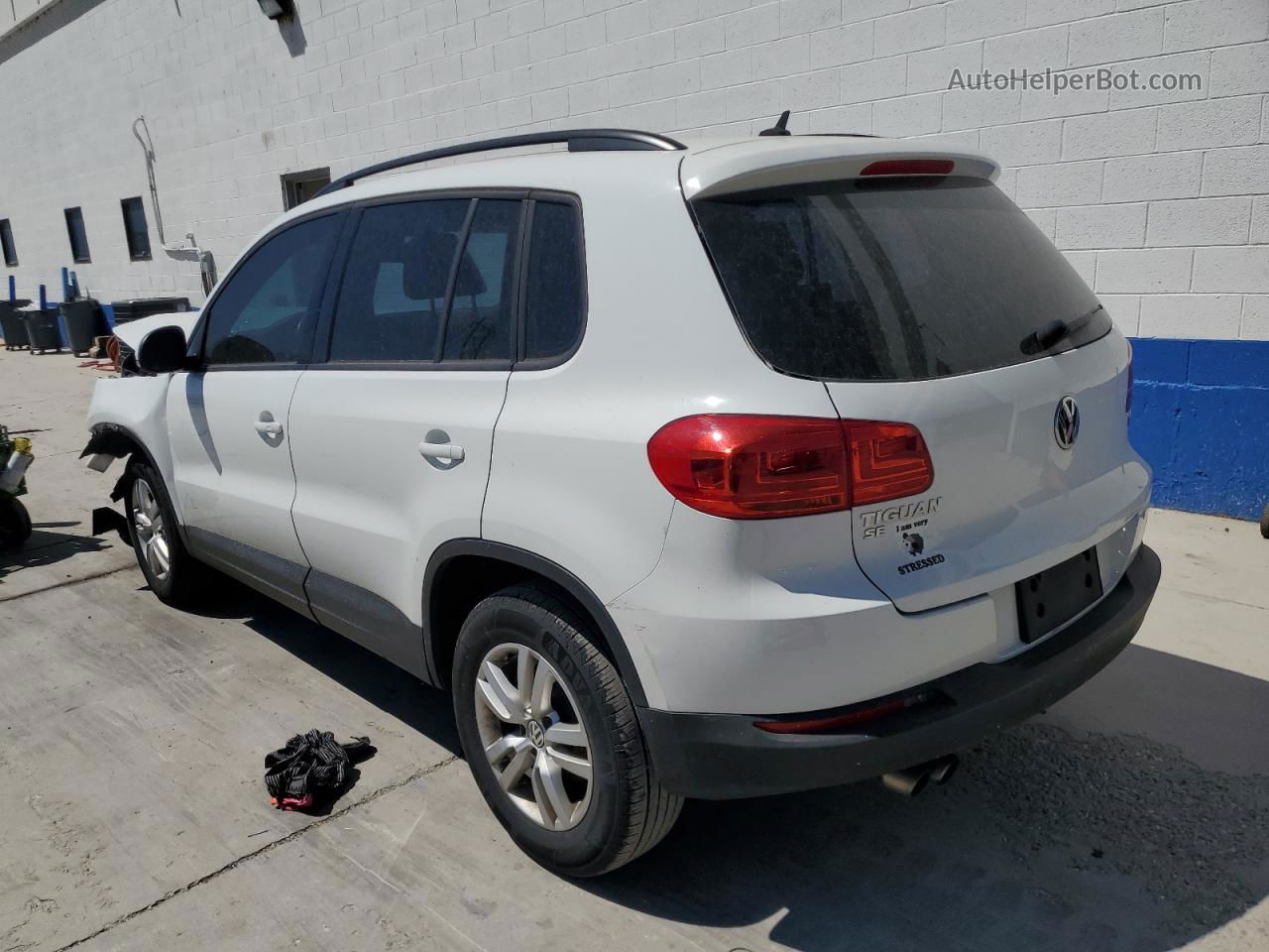 2016 Volkswagen Tiguan S White vin: WVGAV7AX0GW590424