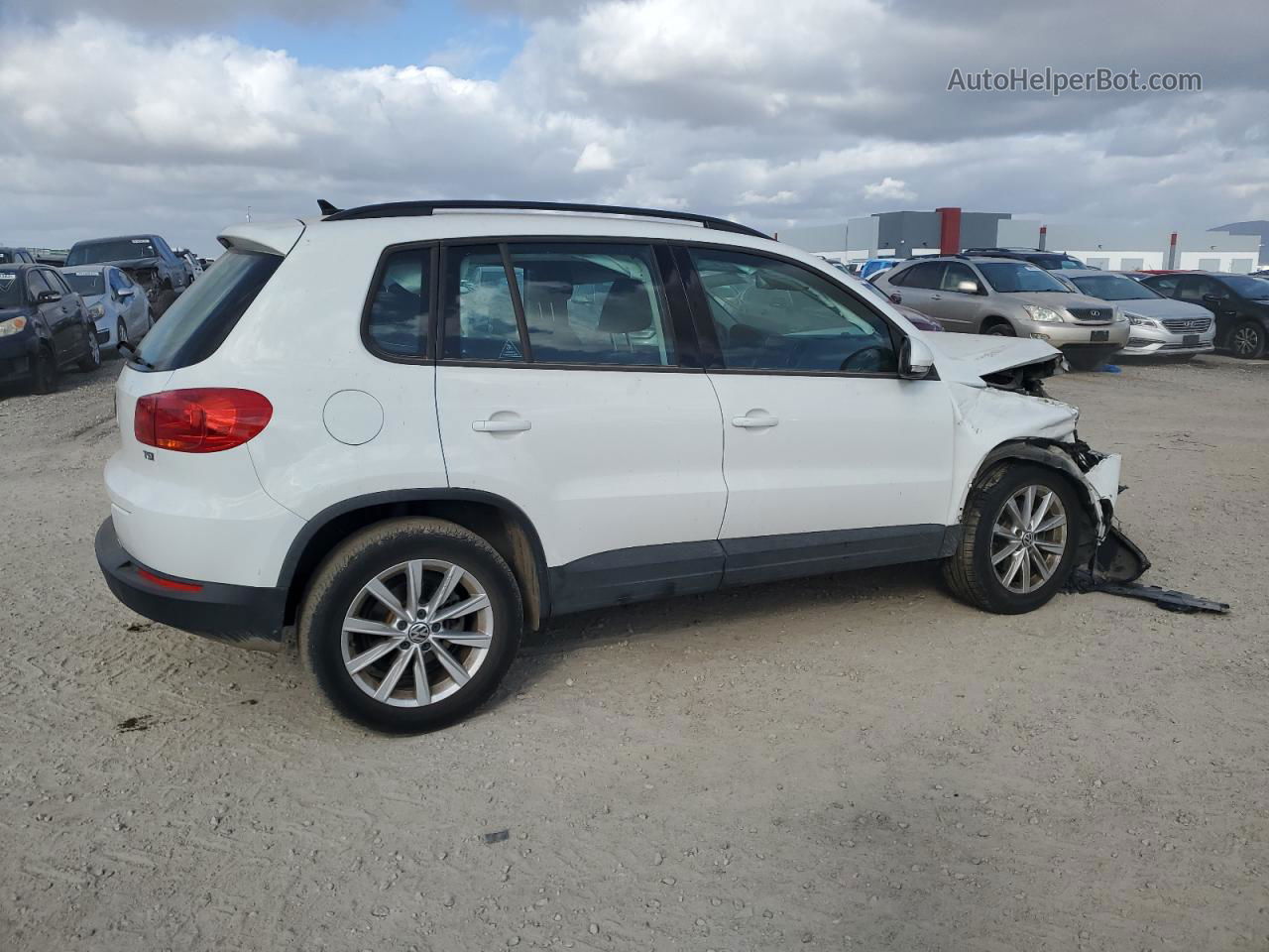 2017 Volkswagen Tiguan S White vin: WVGAV7AX0HK046000