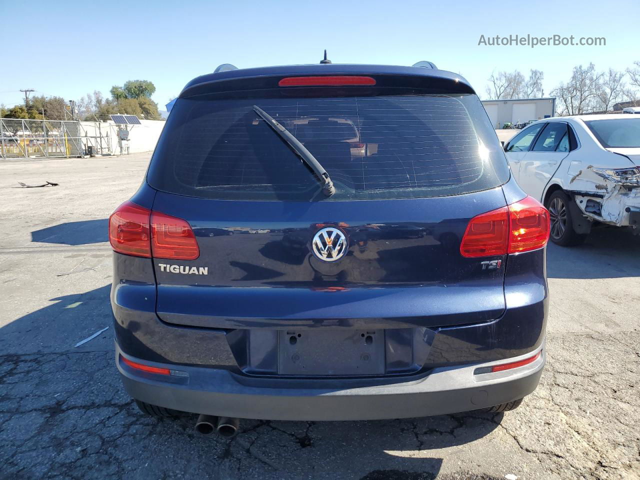 2016 Volkswagen Tiguan S Blue vin: WVGAV7AX1GW501220