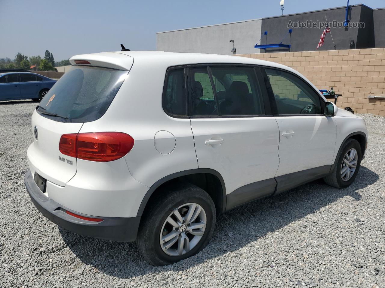 2013 Volkswagen Tiguan S White vin: WVGAV7AX2DW529538