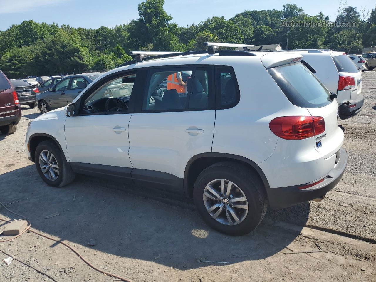 2016 Volkswagen Tiguan S White vin: WVGAV7AX2GW588884