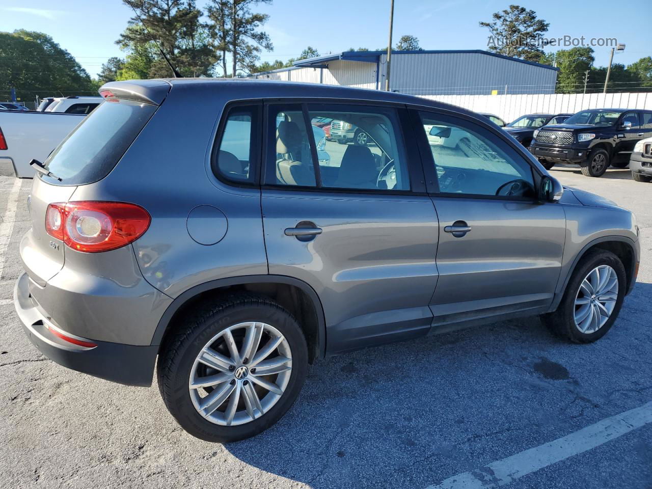 2010 Volkswagen Tiguan S Серый vin: WVGAV7AX3AW517412