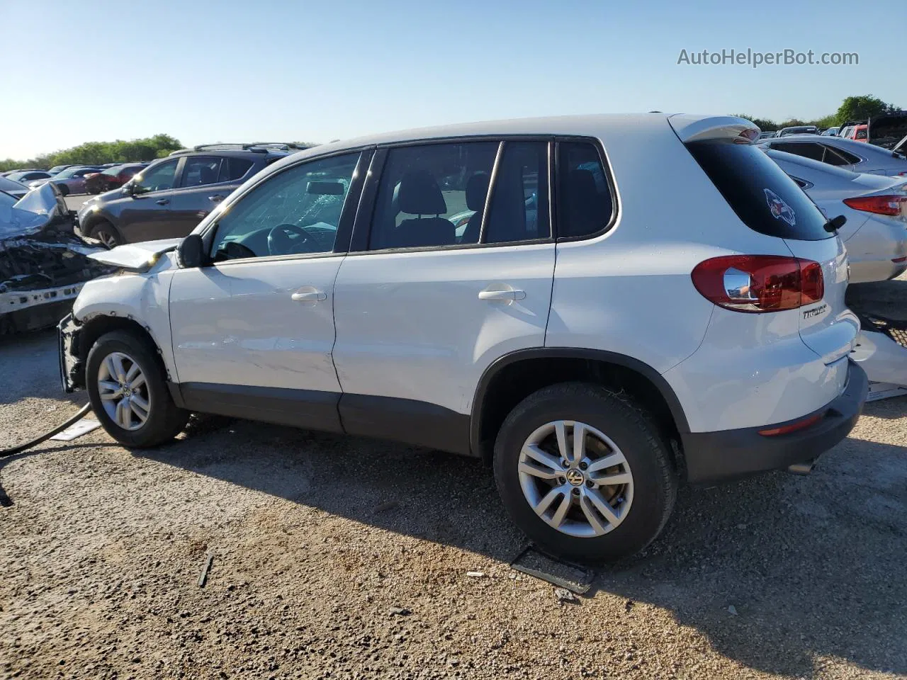 2013 Volkswagen Tiguan S Белый vin: WVGAV7AX3DW541634