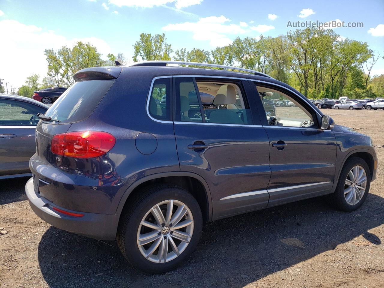 2016 Volkswagen Tiguan S Blue vin: WVGAV7AX3GW583838