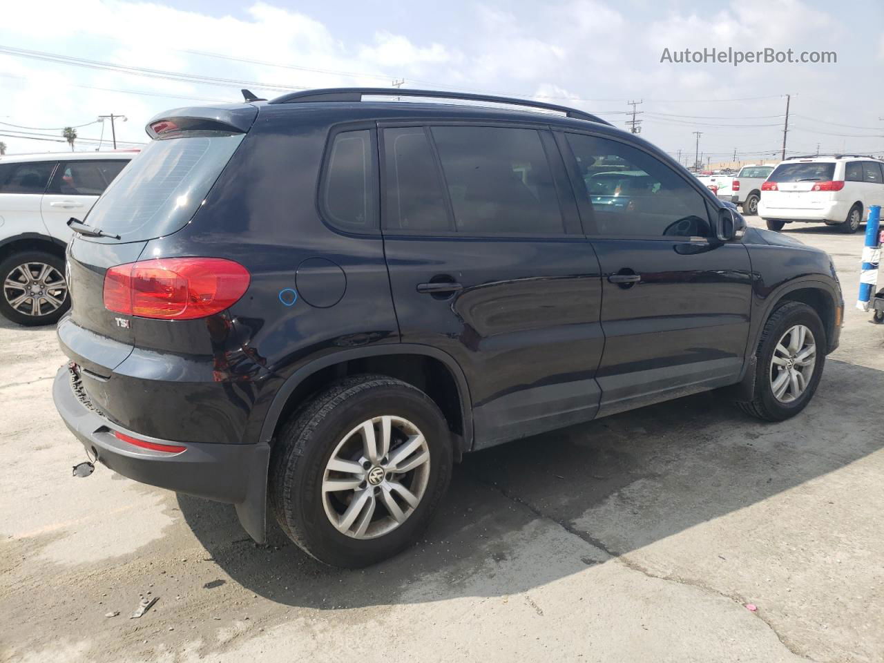 2017 Volkswagen Tiguan S Черный vin: WVGAV7AX3HK032138