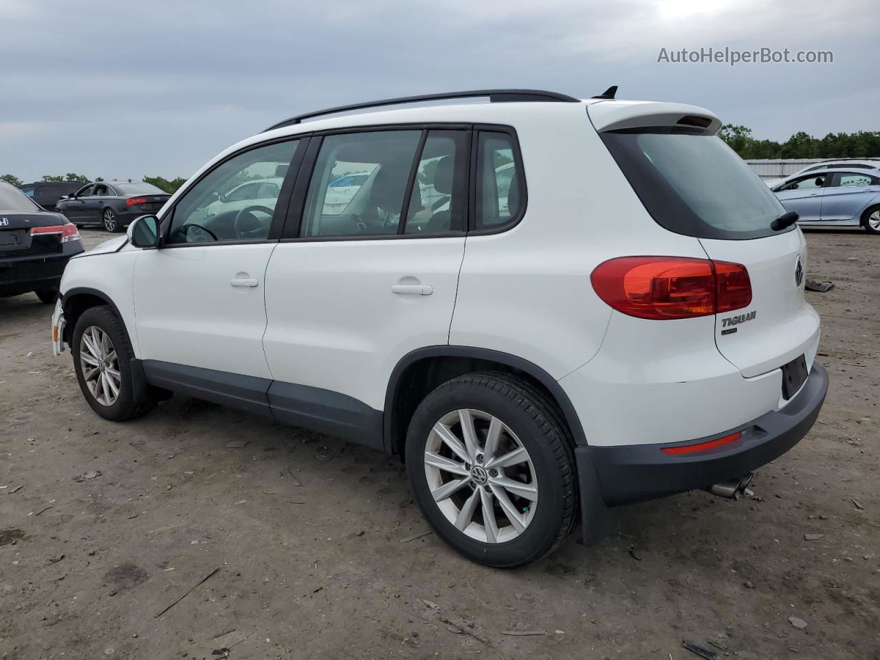 2017 Volkswagen Tiguan S White vin: WVGAV7AX3HK044368