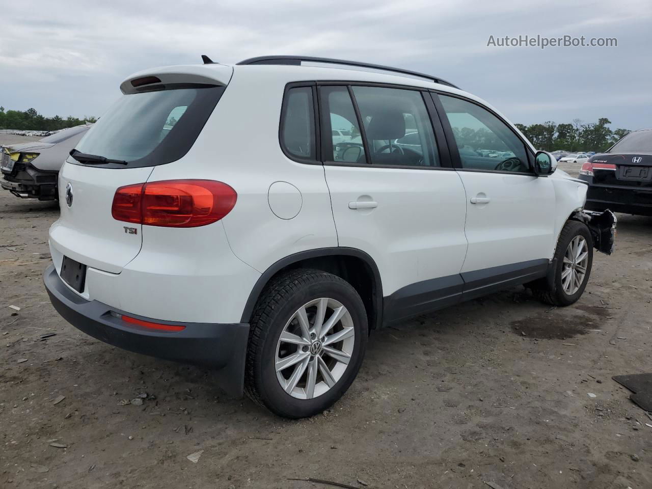 2017 Volkswagen Tiguan S White vin: WVGAV7AX3HK044368