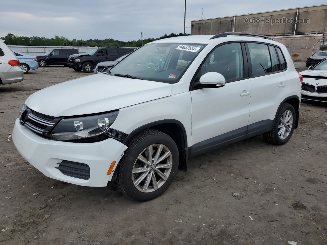 2017 Volkswagen Tiguan S White vin: WVGAV7AX3HK044368