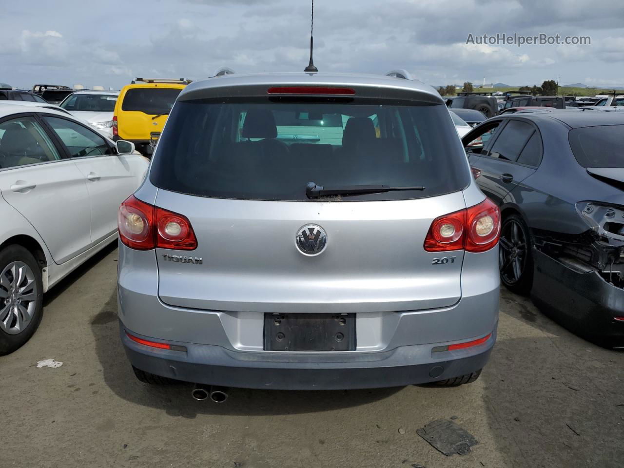 2010 Volkswagen Tiguan S Silver vin: WVGAV7AX4AW531416