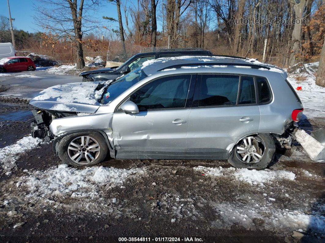 2017 Volkswagen Tiguan   Silver vin: WVGAV7AX5HK027054