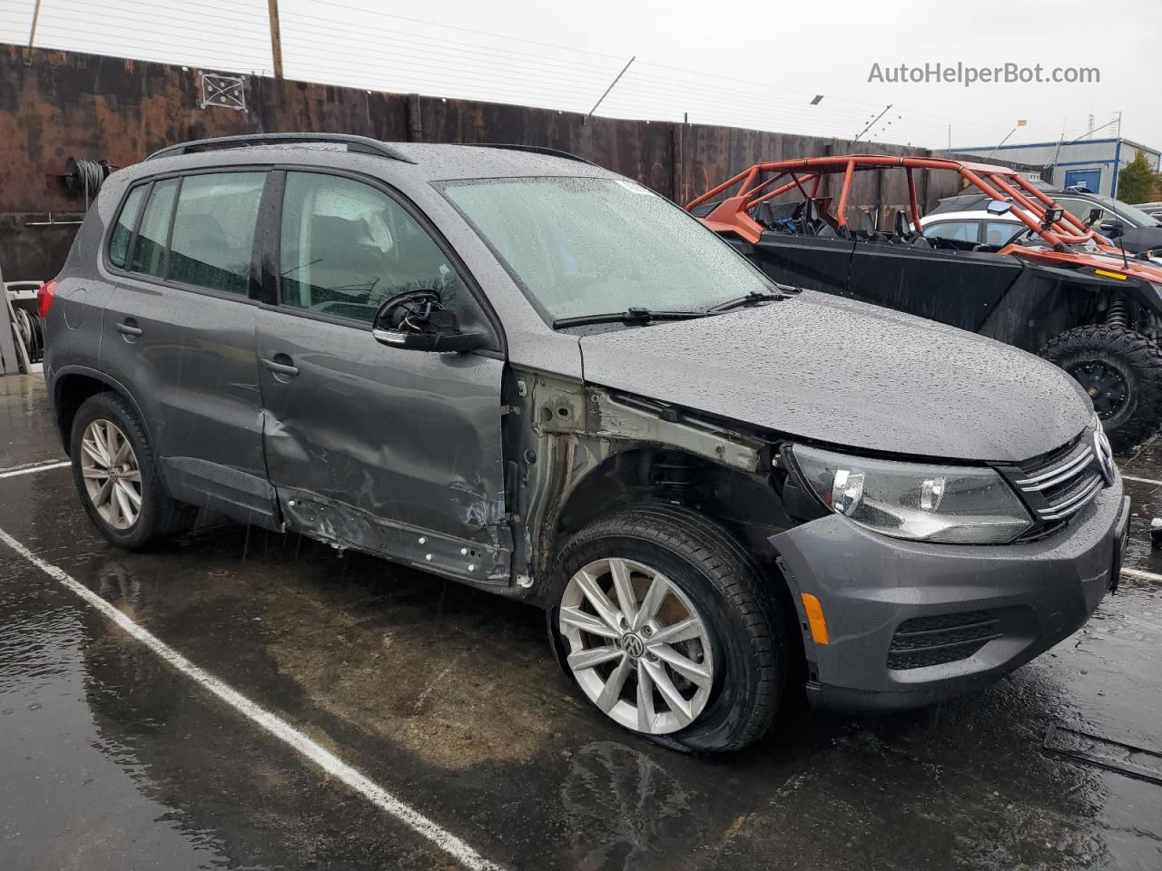 2018 Volkswagen Tiguan Limited  Gray vin: WVGAV7AX5JK002046