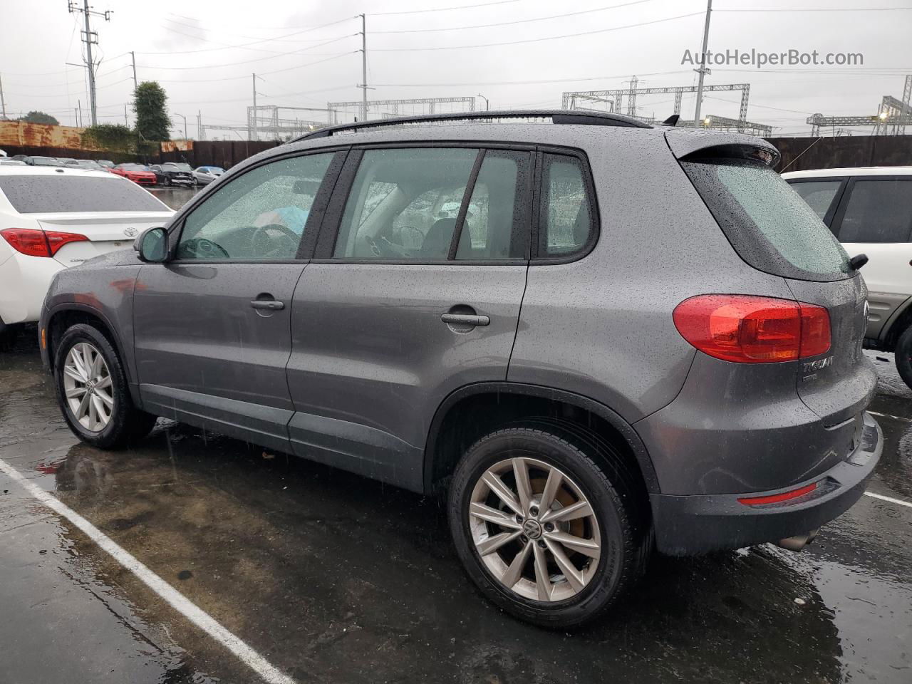 2018 Volkswagen Tiguan Limited  Gray vin: WVGAV7AX5JK002046