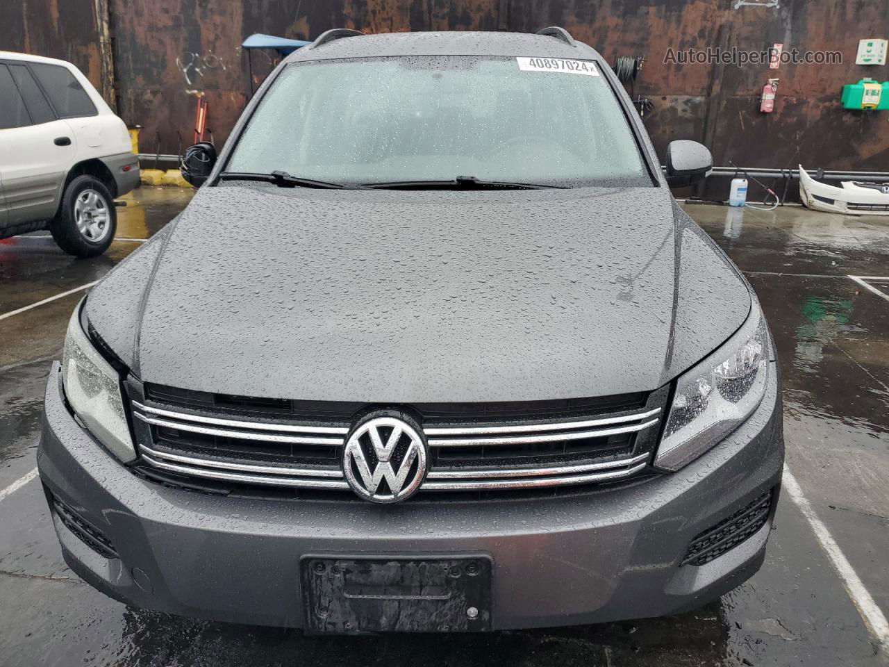 2018 Volkswagen Tiguan Limited  Gray vin: WVGAV7AX5JK002046