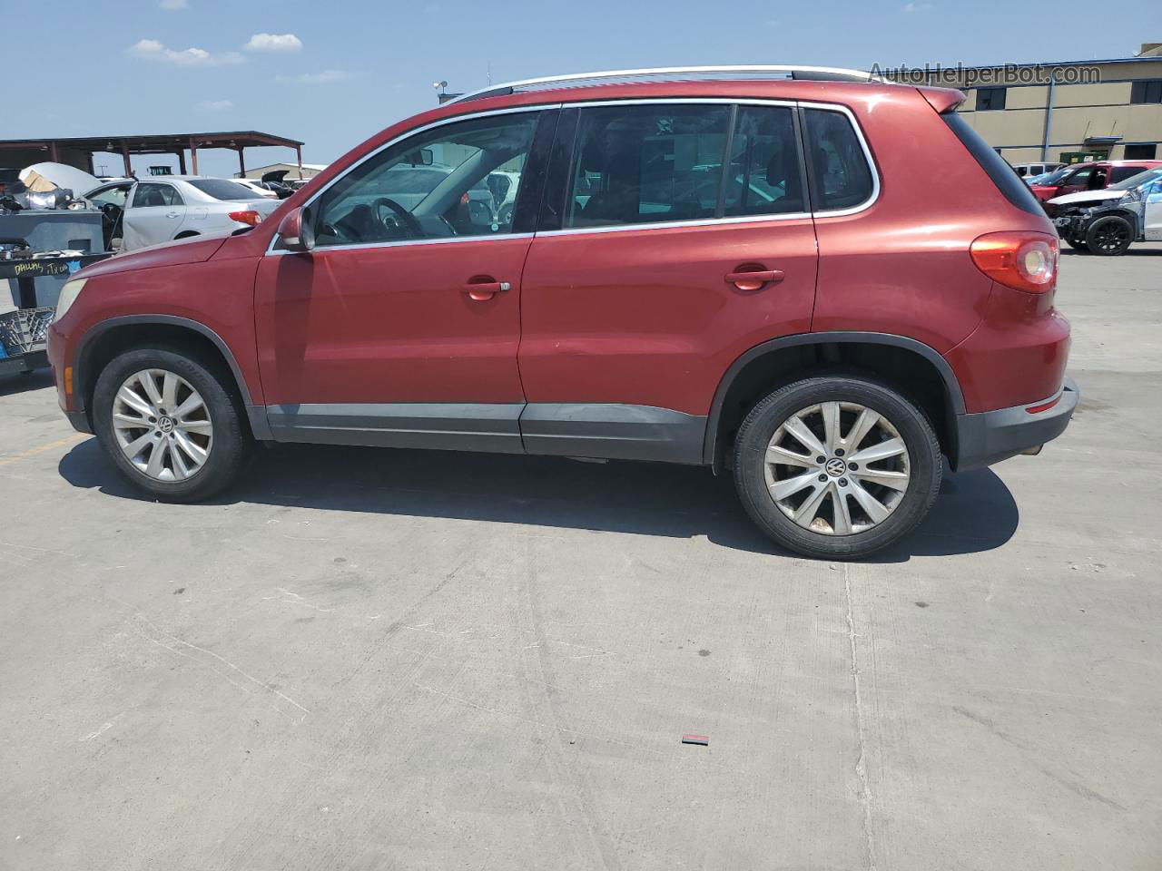 2010 Volkswagen Tiguan S Burgundy vin: WVGAV7AX6AW000959