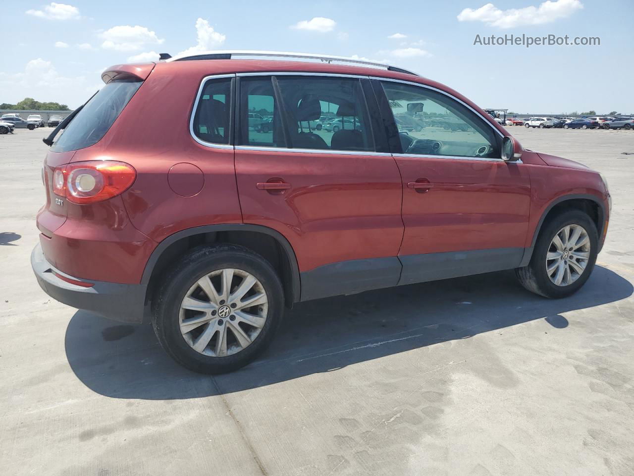 2010 Volkswagen Tiguan S Burgundy vin: WVGAV7AX6AW000959