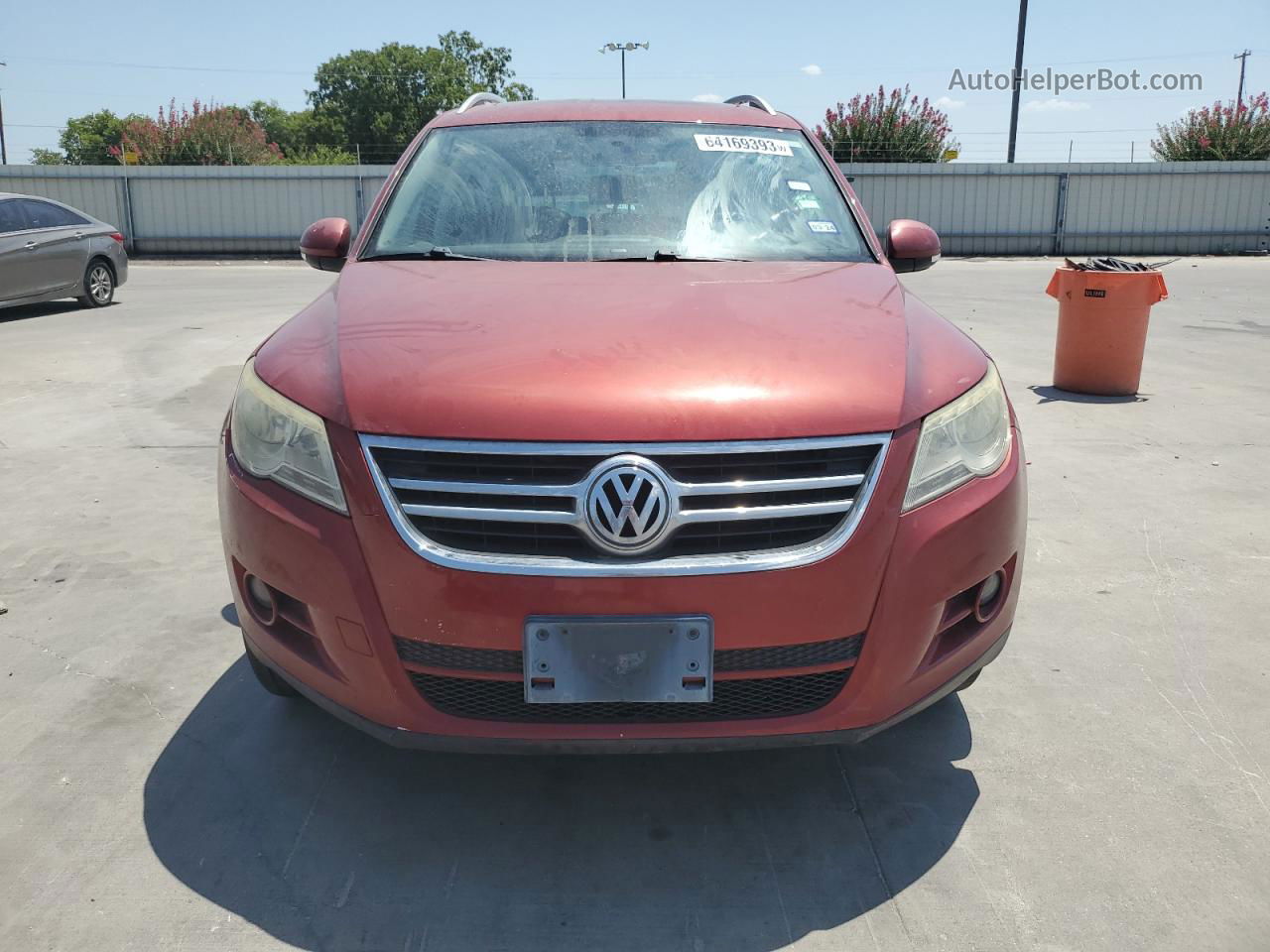 2010 Volkswagen Tiguan S Burgundy vin: WVGAV7AX6AW000959