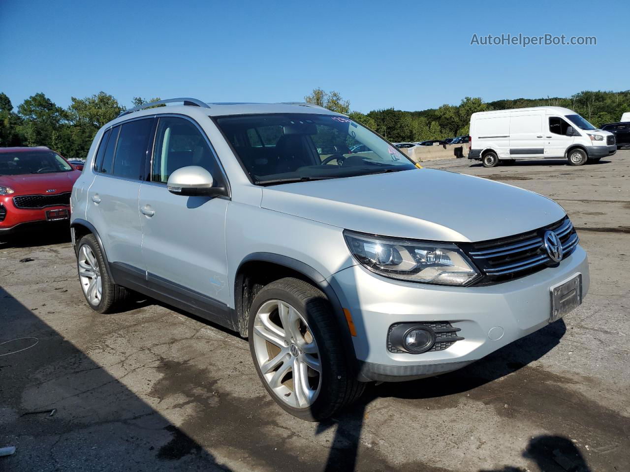 2013 Volkswagen Tiguan S Серебряный vin: WVGAV7AX6DW526920