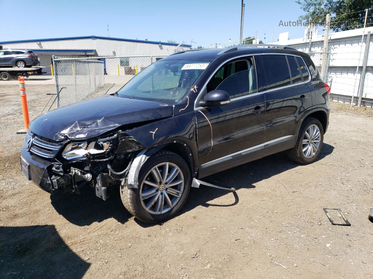 2016 Volkswagen Tiguan S Черный vin: WVGAV7AX6GW614354