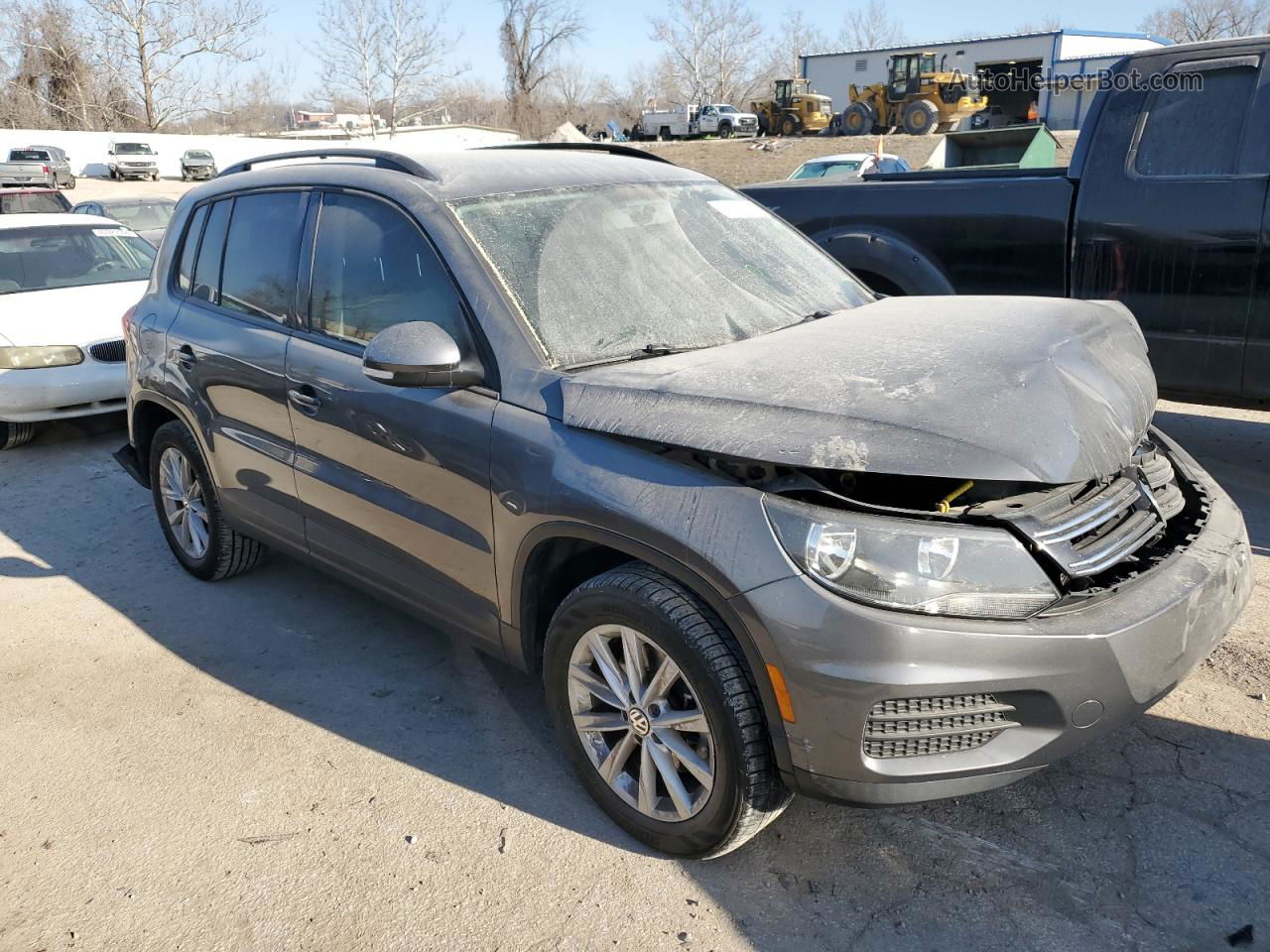 2018 Volkswagen Tiguan Limited  Gray vin: WVGAV7AX6JK001651