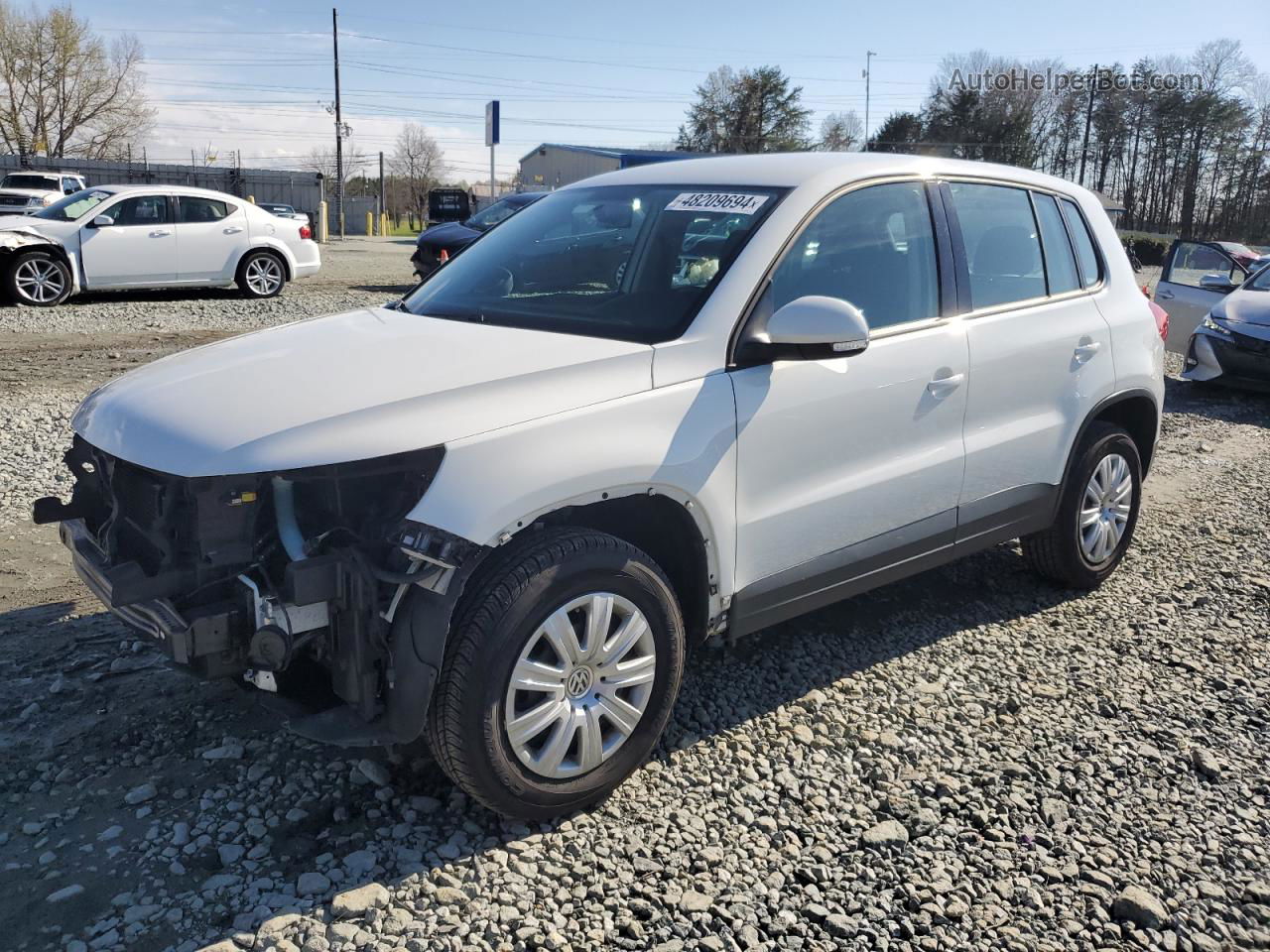 2018 Volkswagen Tiguan Limited  White vin: WVGAV7AX6JK003349