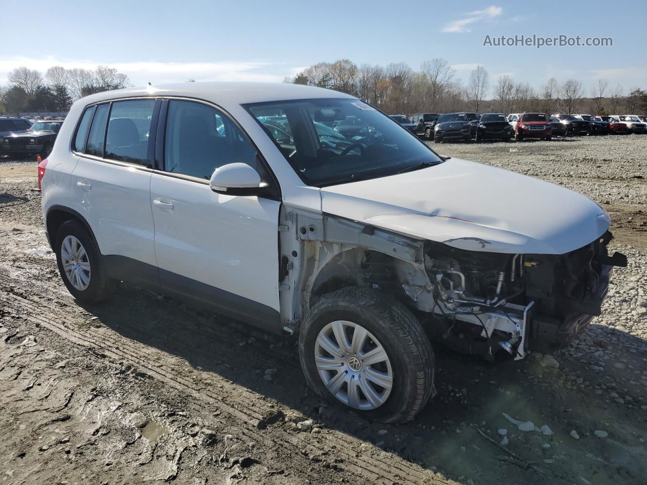 2018 Volkswagen Tiguan Limited  White vin: WVGAV7AX6JK003349