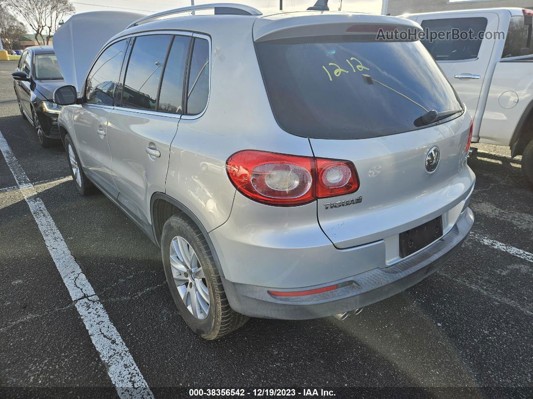 2010 Volkswagen Tiguan   vin: WVGAV7AX7AW000906