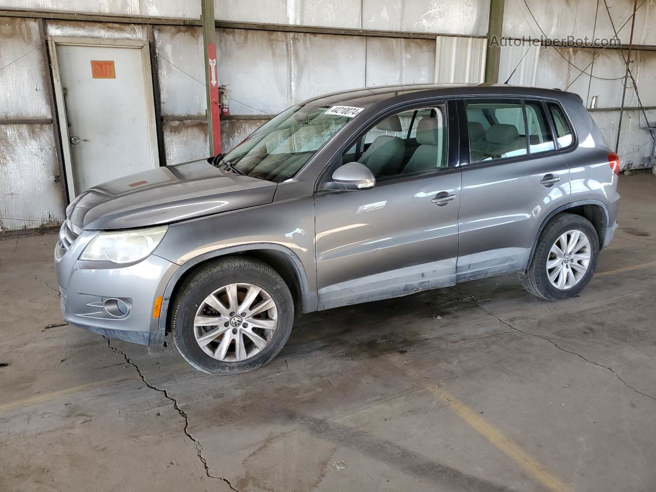 2010 Volkswagen Tiguan S Серебряный vin: WVGAV7AX7AW513556