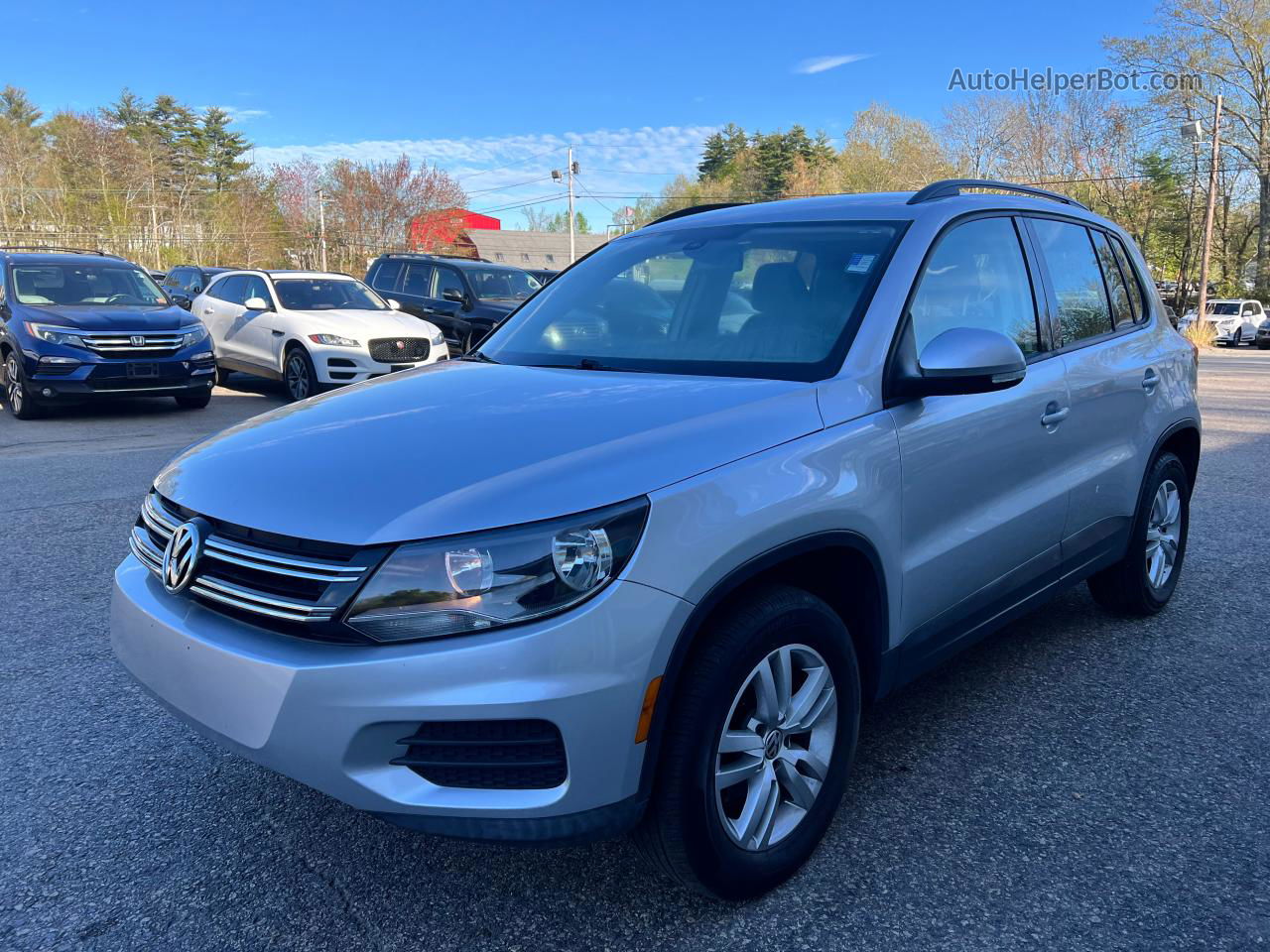 2017 Volkswagen Tiguan S Silver vin: WVGAV7AX7HK019618