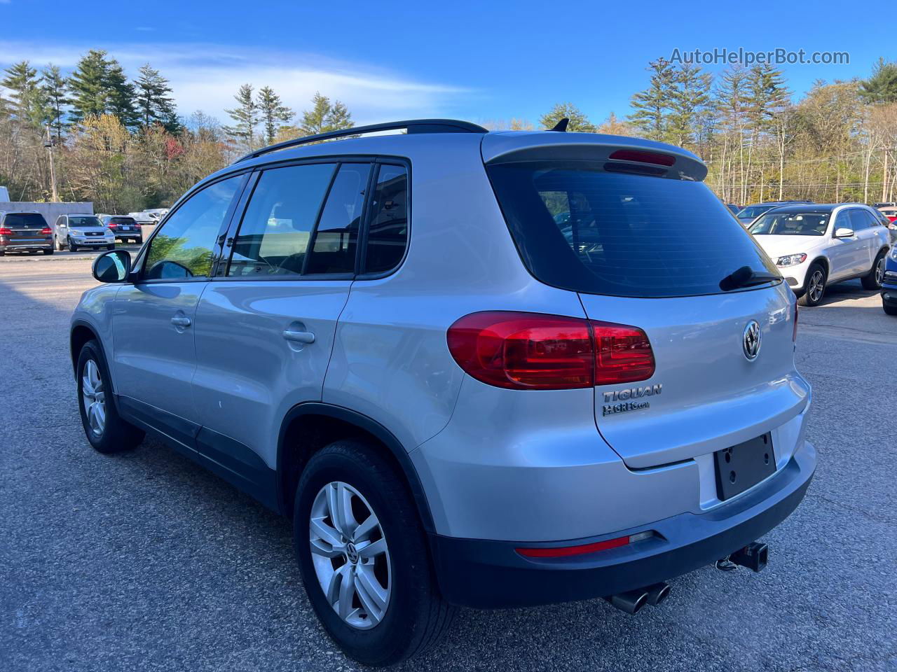 2017 Volkswagen Tiguan S Silver vin: WVGAV7AX7HK019618