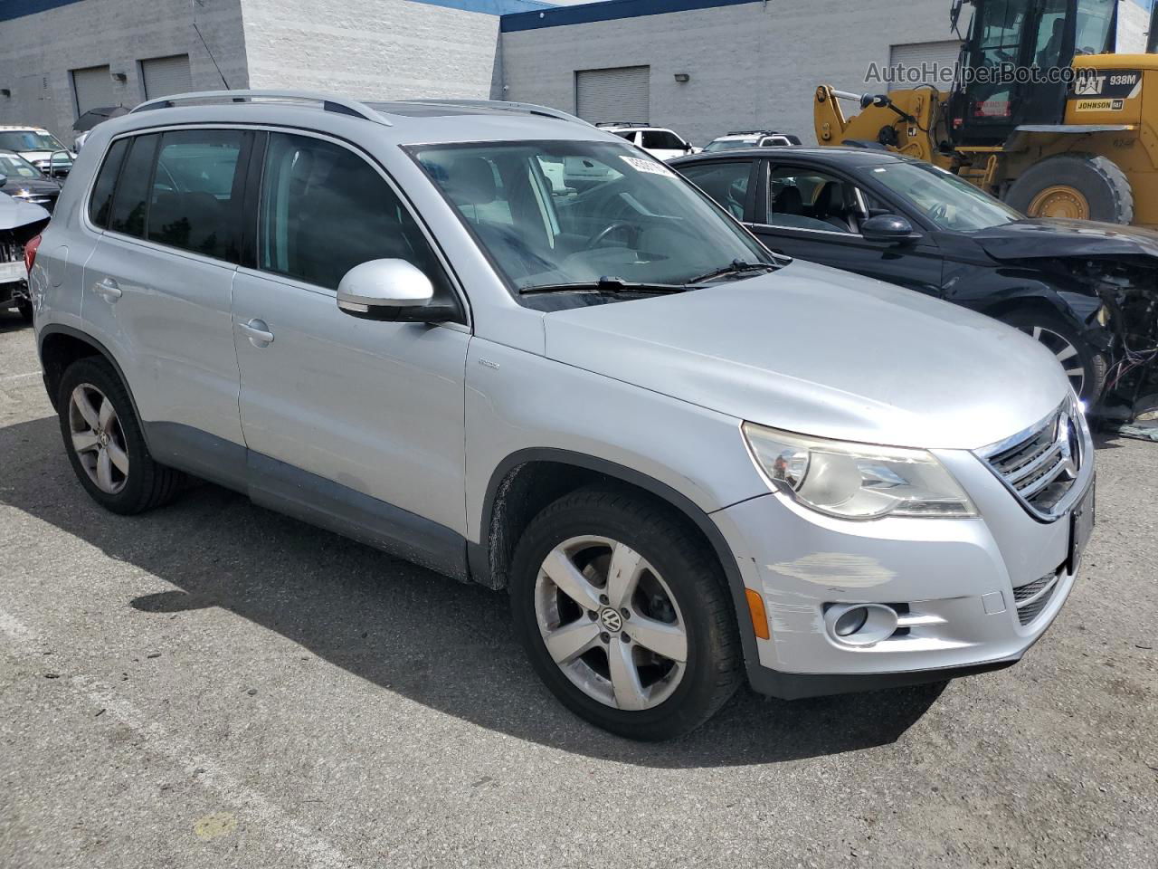 2010 Volkswagen Tiguan S Silver vin: WVGAV7AX8AW514618