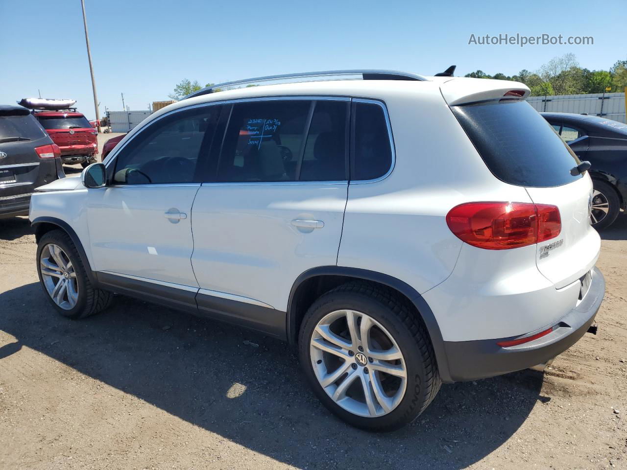 2016 Volkswagen Tiguan S White vin: WVGAV7AX8GW577856