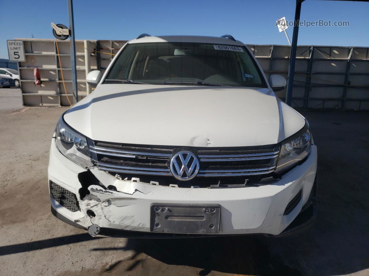 2017 Volkswagen Tiguan S Белый vin: WVGAV7AX8HK050781