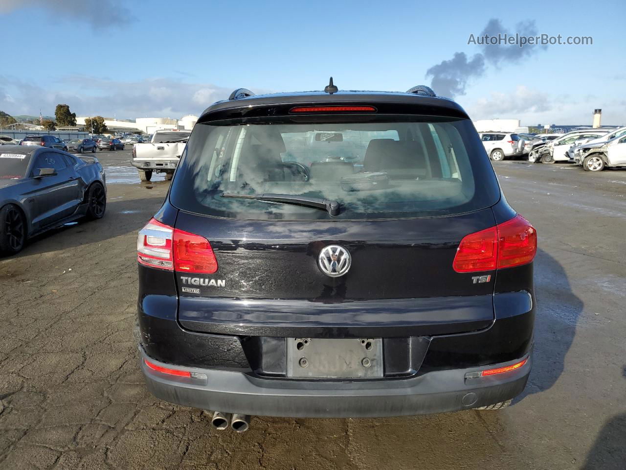 2018 Volkswagen Tiguan Limited  Black vin: WVGAV7AX8JK003871